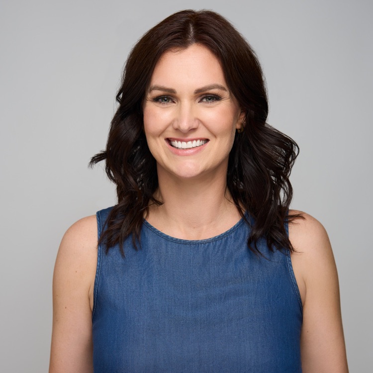 LinkedIn headshot Austin - female executive